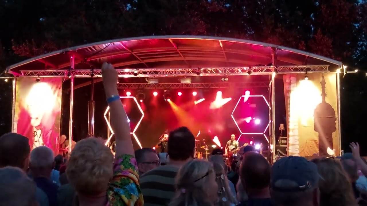 U2be (U2 tribute) - New Year's Day - BLOMMENKINDERS 2024
