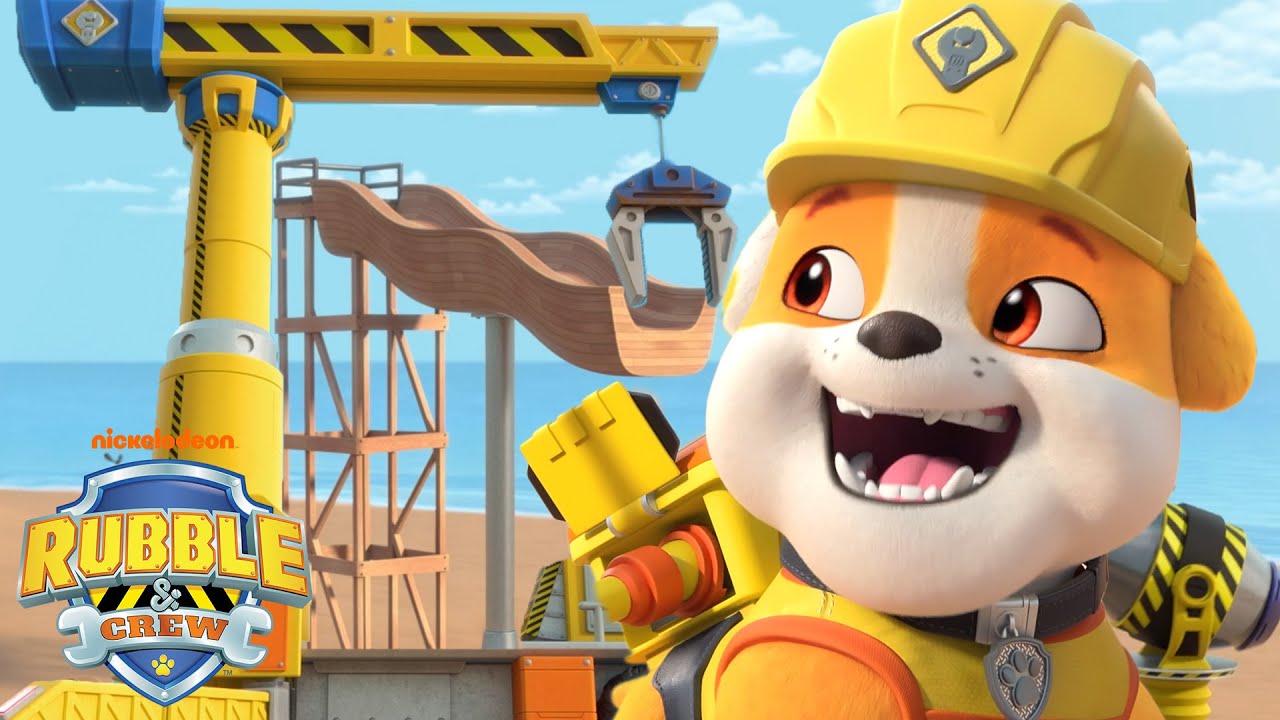 Rubble Brings the Construction Tower Crane Grabber to the Beach! | Rubble & Crew