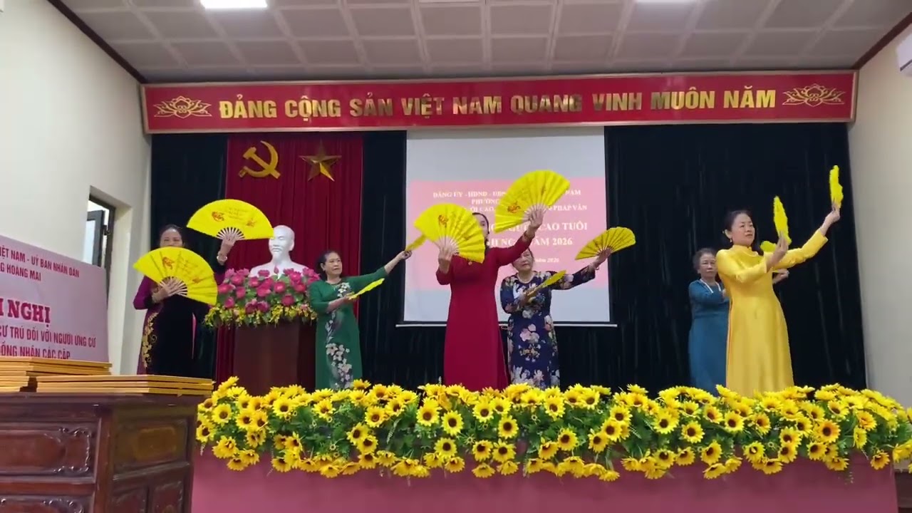 Hội DS Pháp Vân múa chúc thọ
