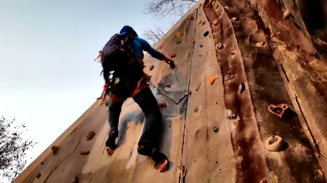 ESCALADA EN SOLO AUTOASEGURADO PELIGRO:EL ASEGURADOR CINCH DE TRANGO NO ESTA HOMOLOGADO PARA TAL FIN