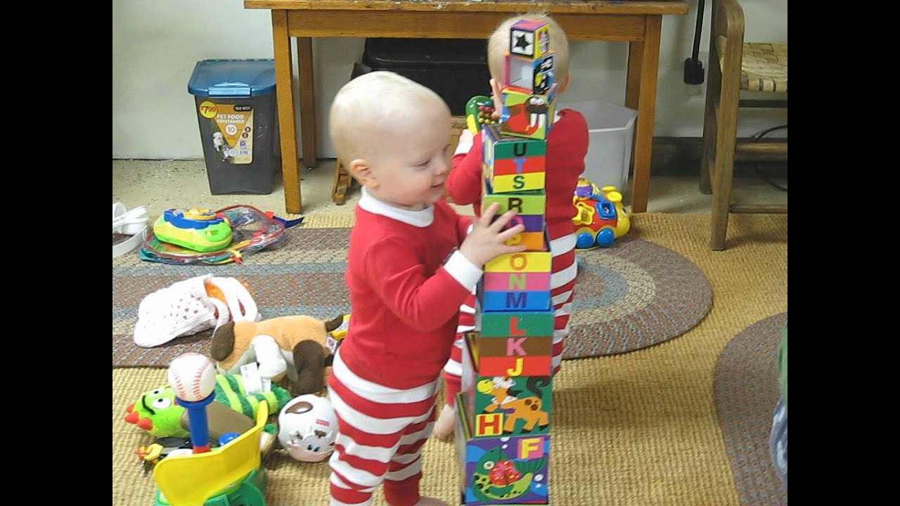 2008 12 27 Twins stacking blocks