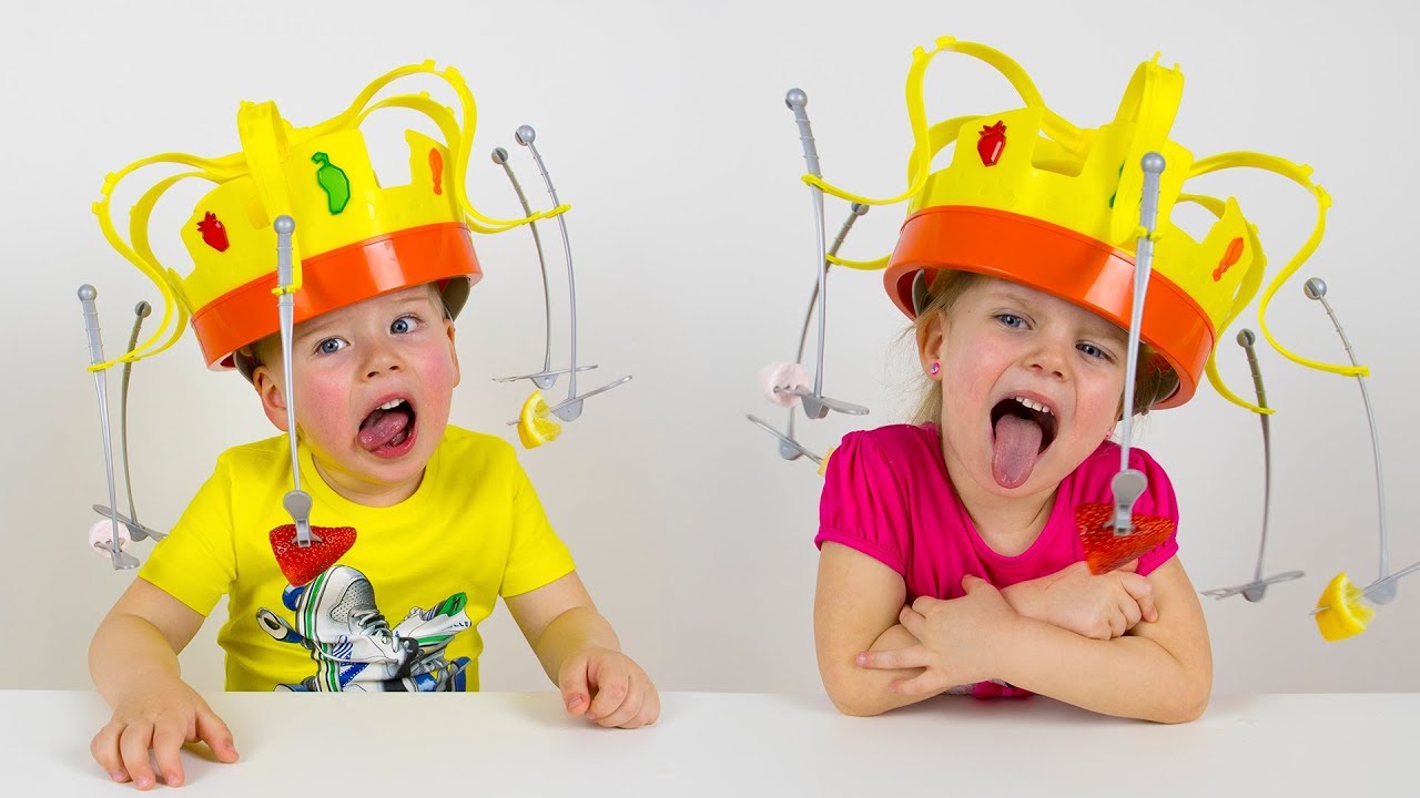 Playing Chow Crown CHALLENGE (Funny Game)