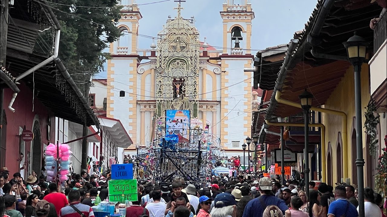 LA ARTESANÍA MÁS GRANDE DE MÉXICO, COLOCACIÓN DEL ARCO EN XICO