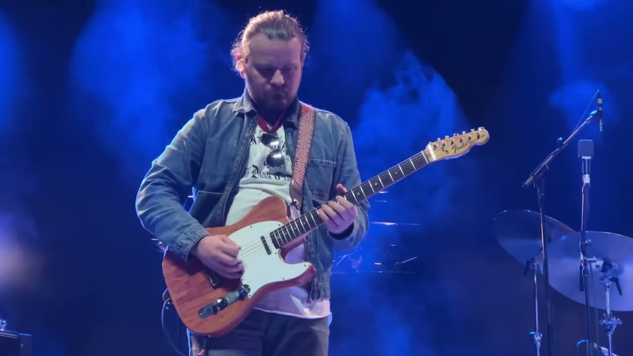 ( Mint Tea  /  Call Me the  Breeze / The Storm )  Sturgill Simpson Tulsa, Oklahoma.   5/02/2025