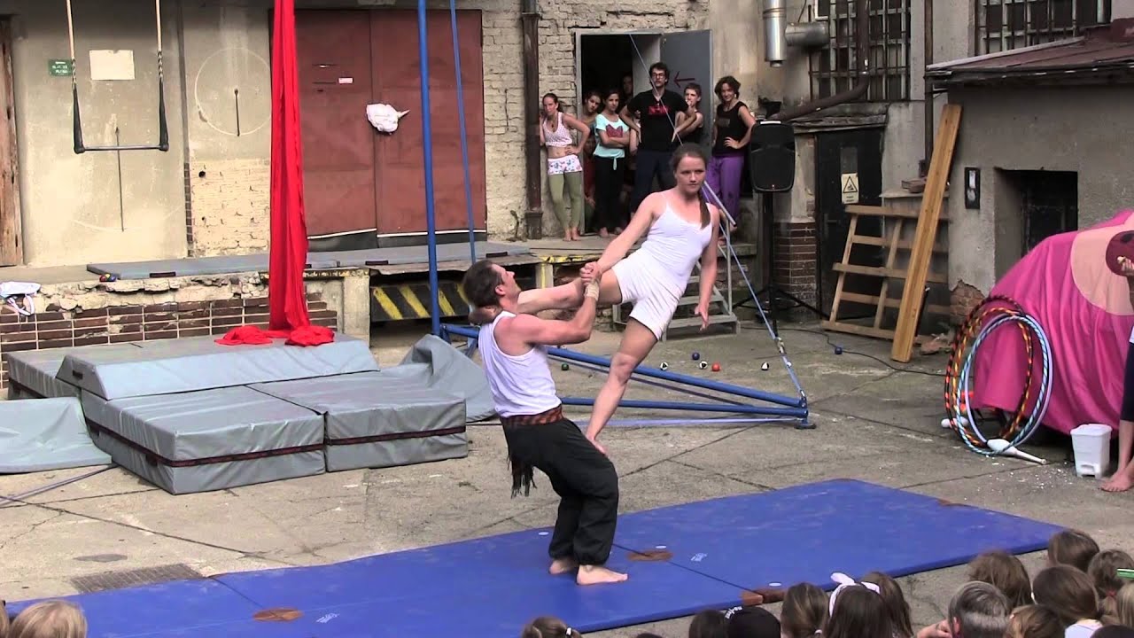 CIRQUEON AKADEMIE - 10.6.2014 - Párová akrobacie Bára Bartoňová a Jaroslav Dolejší