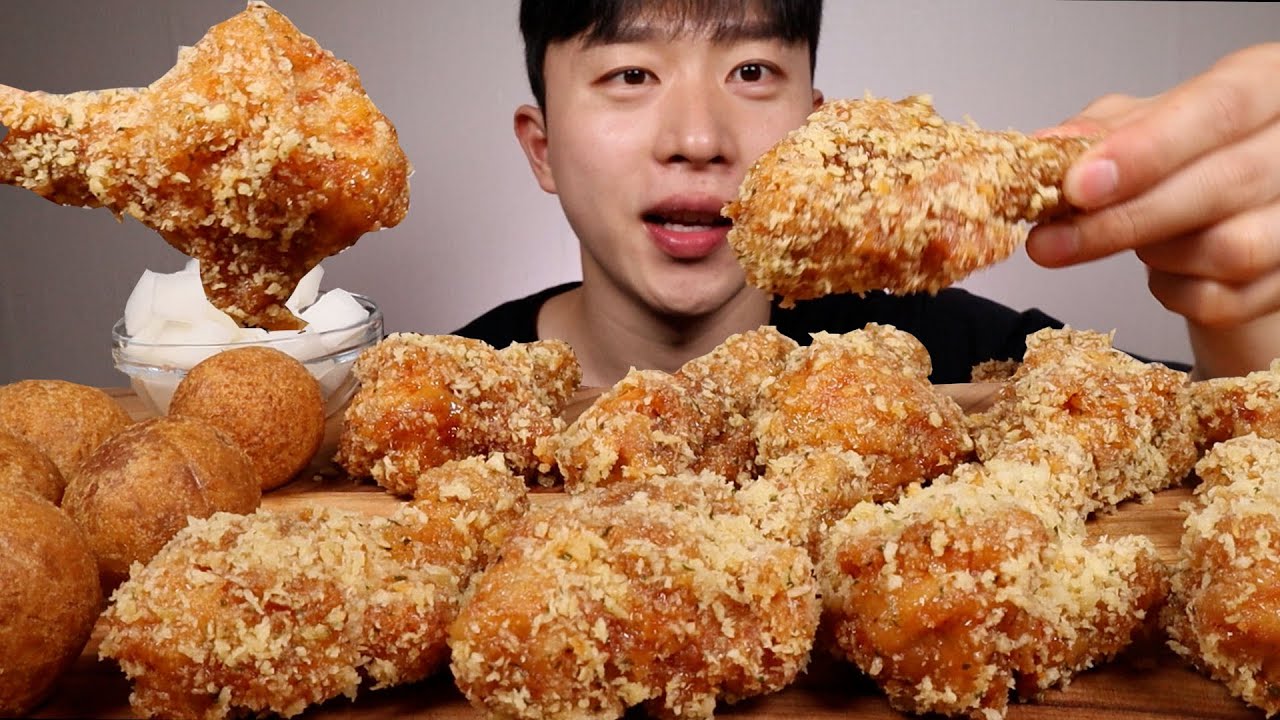 BHC 신메뉴 마법클 먹어보겠습니다!!!  마늘 버터 크런치한 후레이크가 들어있는 치킨 먹방ASMR MUKBANG BHC CHICKEN EATING SHOW