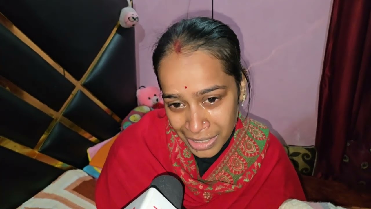 Ek maa apne 6 mahene ke bache ke leye mang rahi 