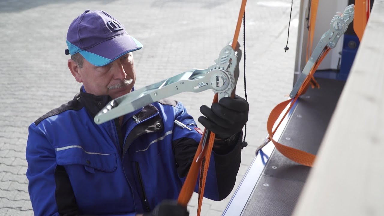 Don't want to roll up straps? Then we have the right system for you. | KRONE TV