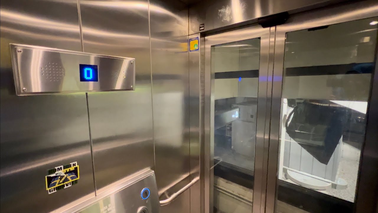 STUCK!? 2015 I.T.K. AB MRL Traction elevator @ Stockholm Centralstation, Stockholm, Sweden.