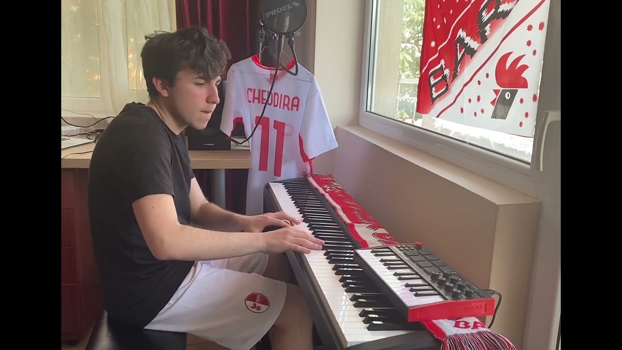 “Vinci per noi… ci devi credere! 🤍❤️” Coro BARI Curva Nord - Piano Cover by Chicco De Angelis