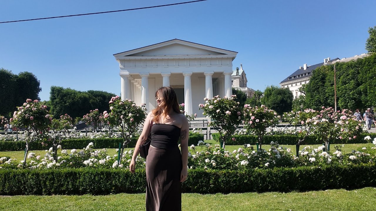 I AM MOVING TO VIENNA | decluttering, packing & moving out vlog