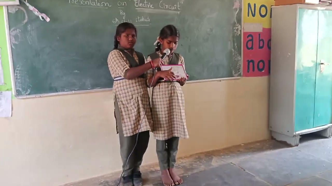 6th class student R. Harshini 's Presentation in the class 