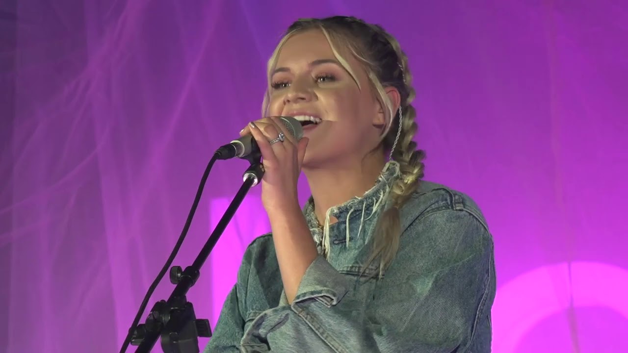 Kelsea Ballerini - hole in the bottle [Live from #SOSFEST]