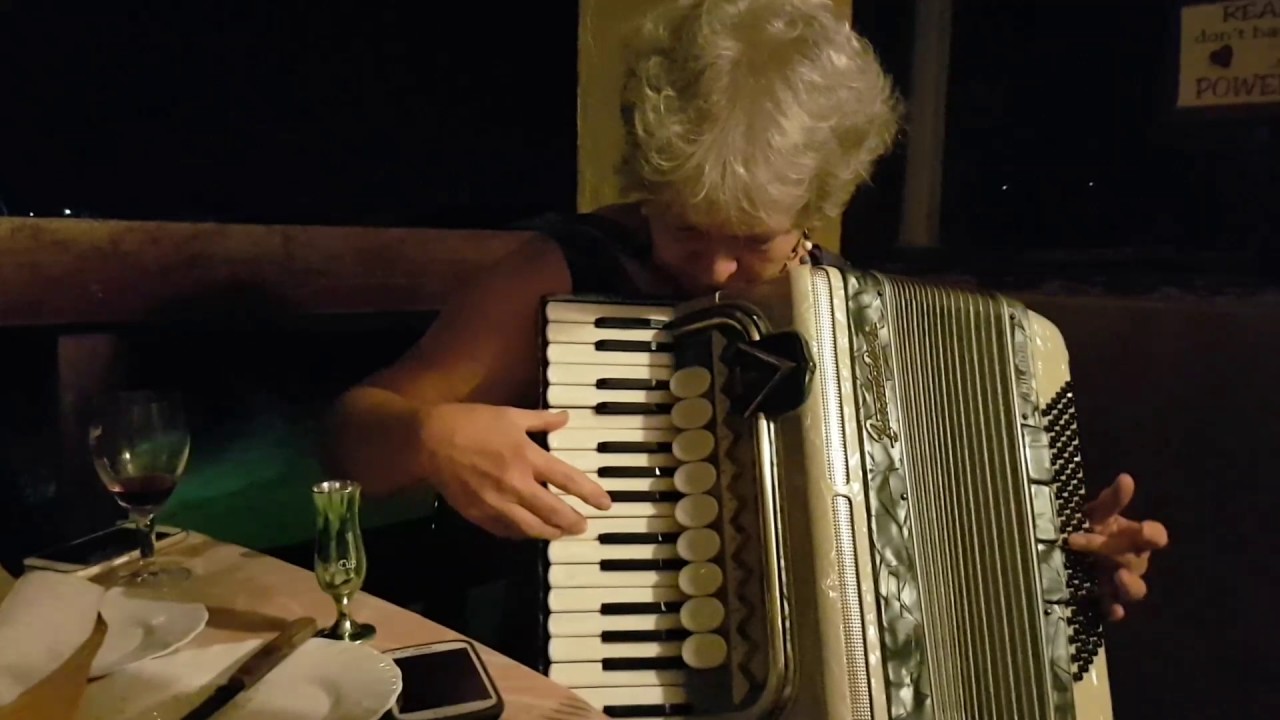 Meisie trek klavier 1