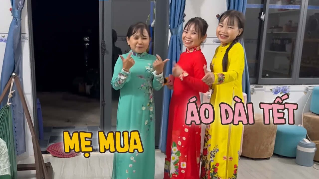Ba Chị Em Được Mẹ Mua Áo Dài Nôn Tết Quá Lôi Ra Mặc Luôn || Vợ Chồng Bé Bỏng