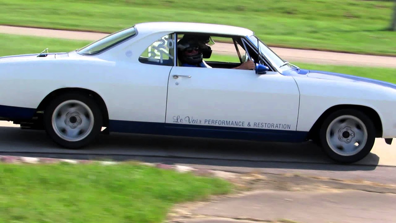 CORVAIR MONZA Vs YENKO STINGER - MARSHALLTOWN 2015