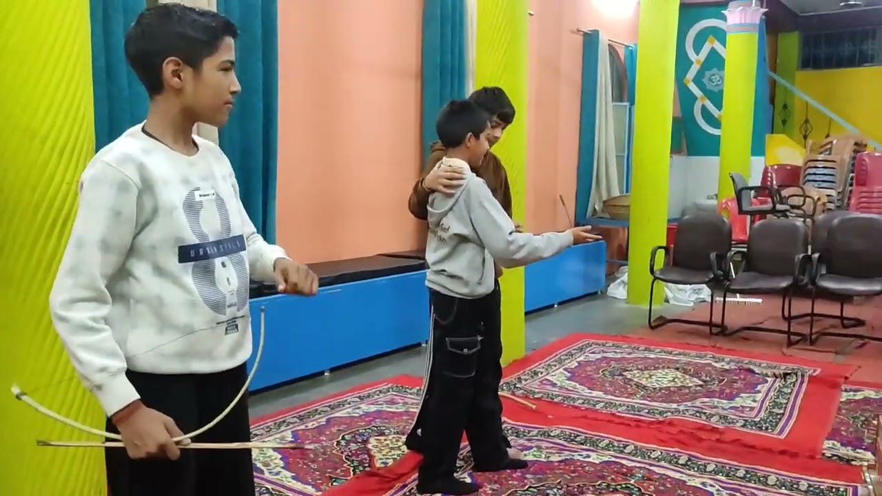 पड़ी है धूप गर्मी से- सीता (प्रशिक्षण रामलीला, सदर पिथौरागढ)