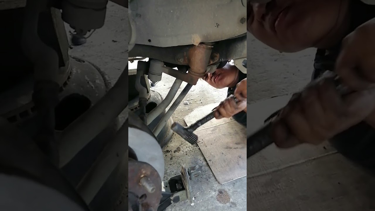 PITMAN ARM REMOVAL || FORD RANGER XLT