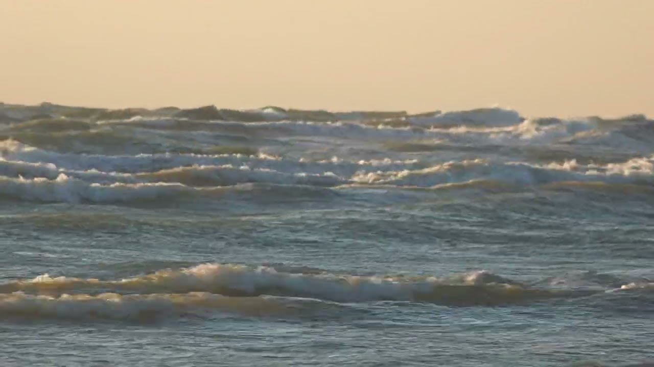 ONDE E VENTO FORTE SUL MARE