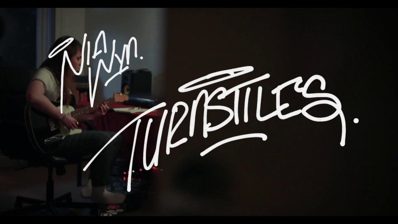 NIA WYN: Turnstiles ft. Paul Weller  (Oficial Video)