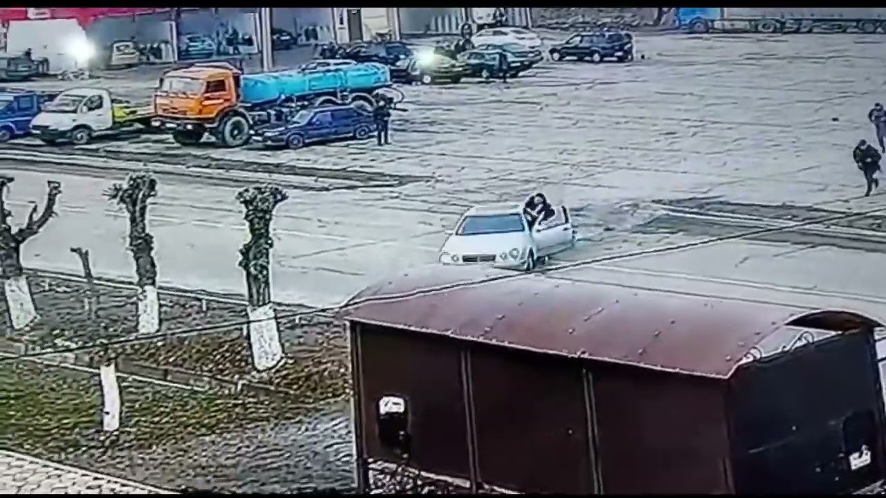 Жамбылские полицейские опубликовали видео задержания вооруженного преступника