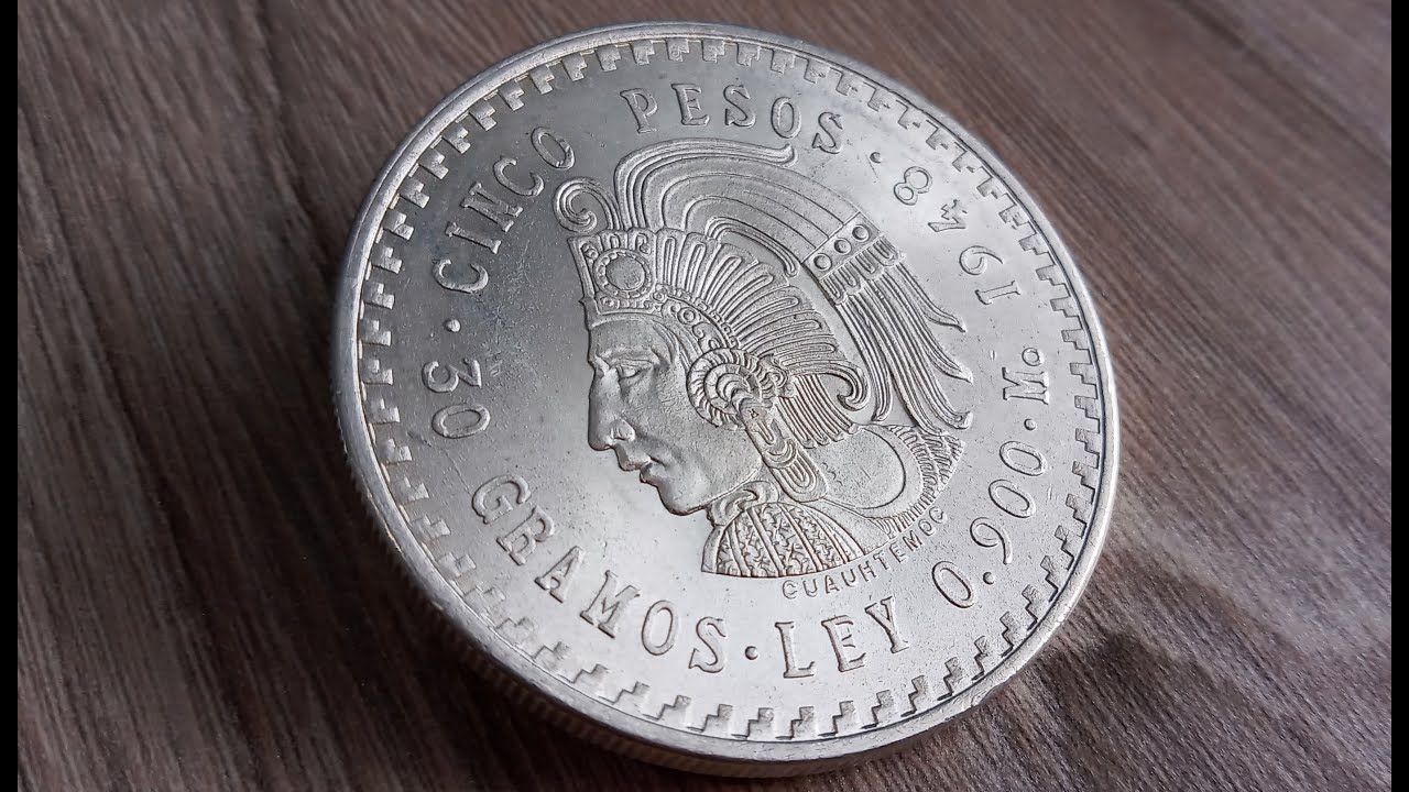 La moneda de $5 Cuauhtémoc de plata.
