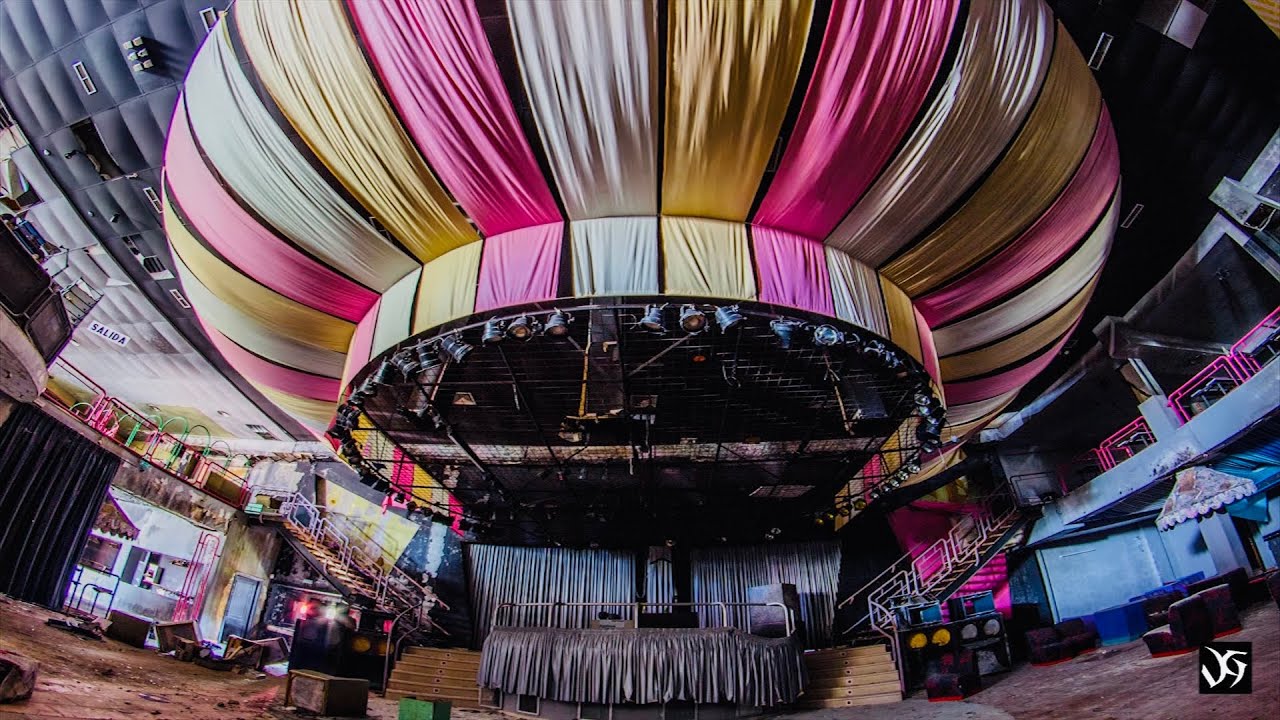 Exploramos una brutal DISCOTECA ABANDONADA de los años 80 🪩Lonas de colores intactas !!  #discoteca