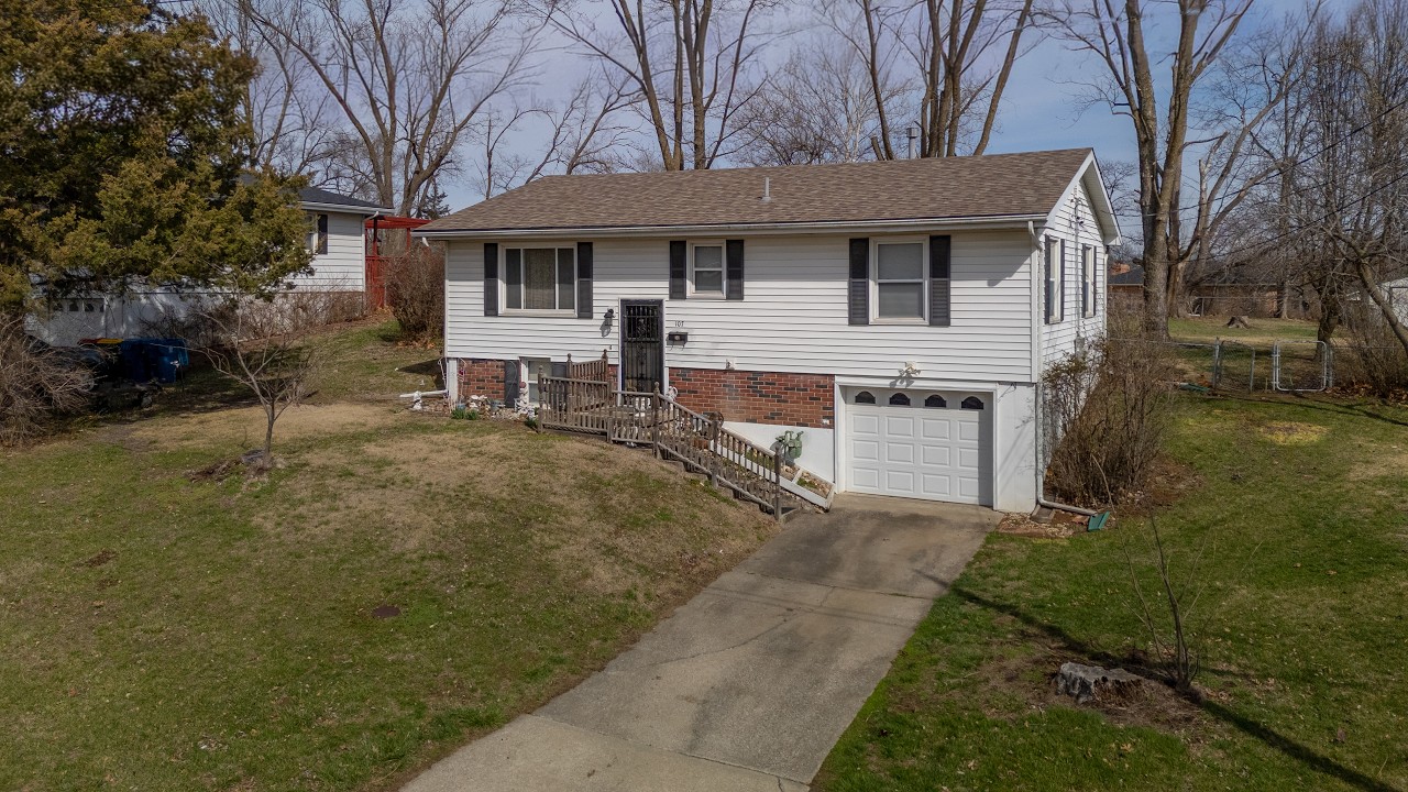 Excelsior Springs MO Home For Sale | 3 Bedroom Split Entry With Huge Fenced Yard