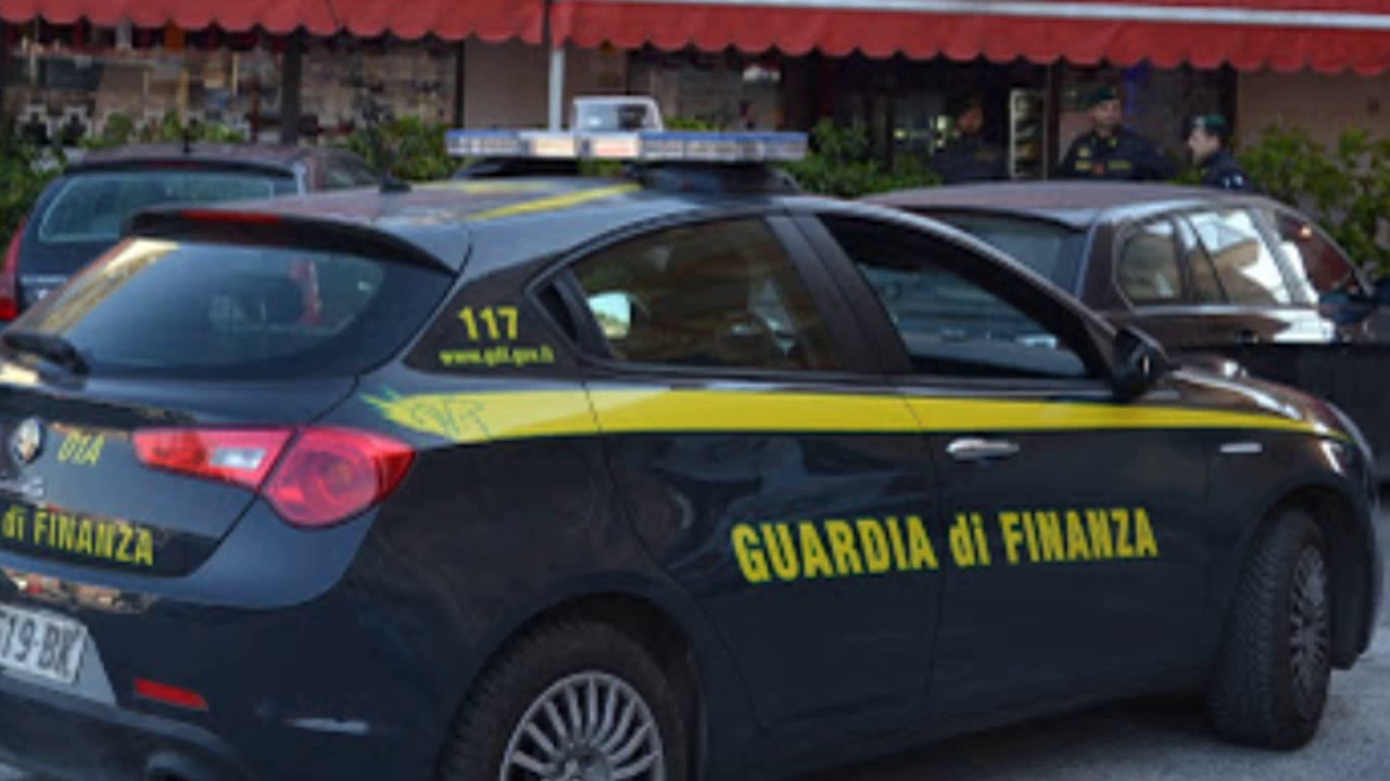 Suono sirena Guardia di Finanza Italy