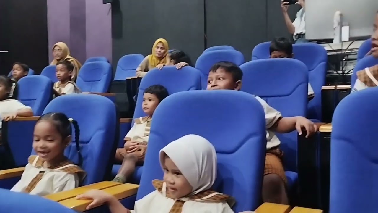 Outing Class TK PGRI 95 ke BPTIK Jateng mengenal Benda Benda Luar Angkas dan Teknologinya
