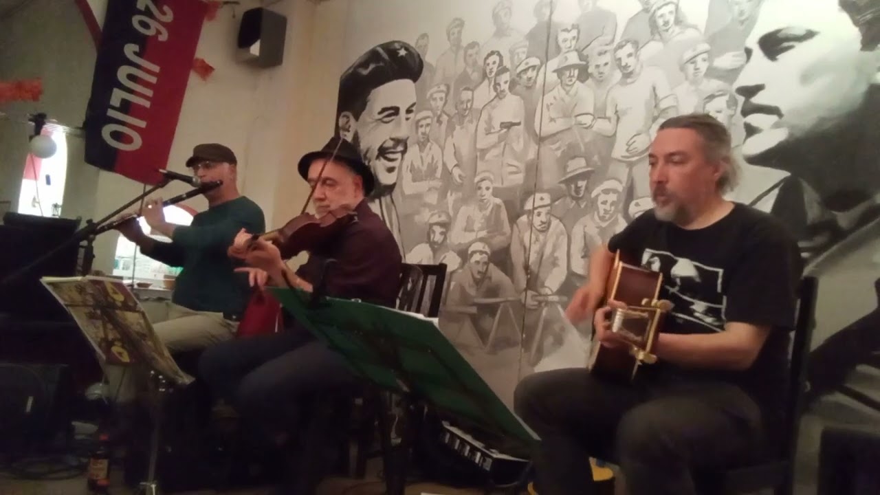 La Pipera: Tarantella di Ronciglione/Farandole di Luca