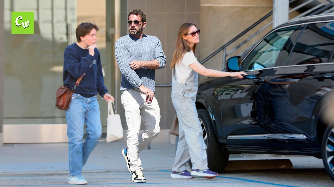 Jennifer Garner's teen Fin channels dad Ben Affleck's iconic style in rare outing