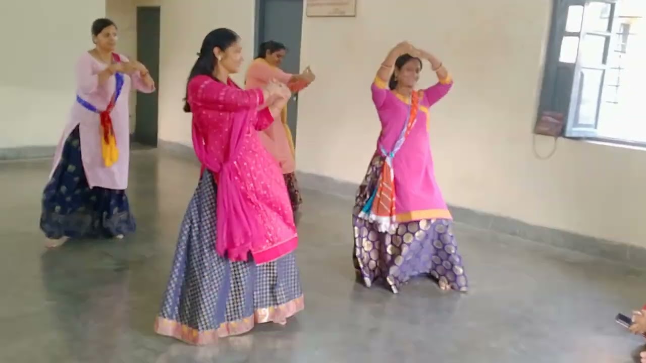 Choodi chamke re # pink fly dancers