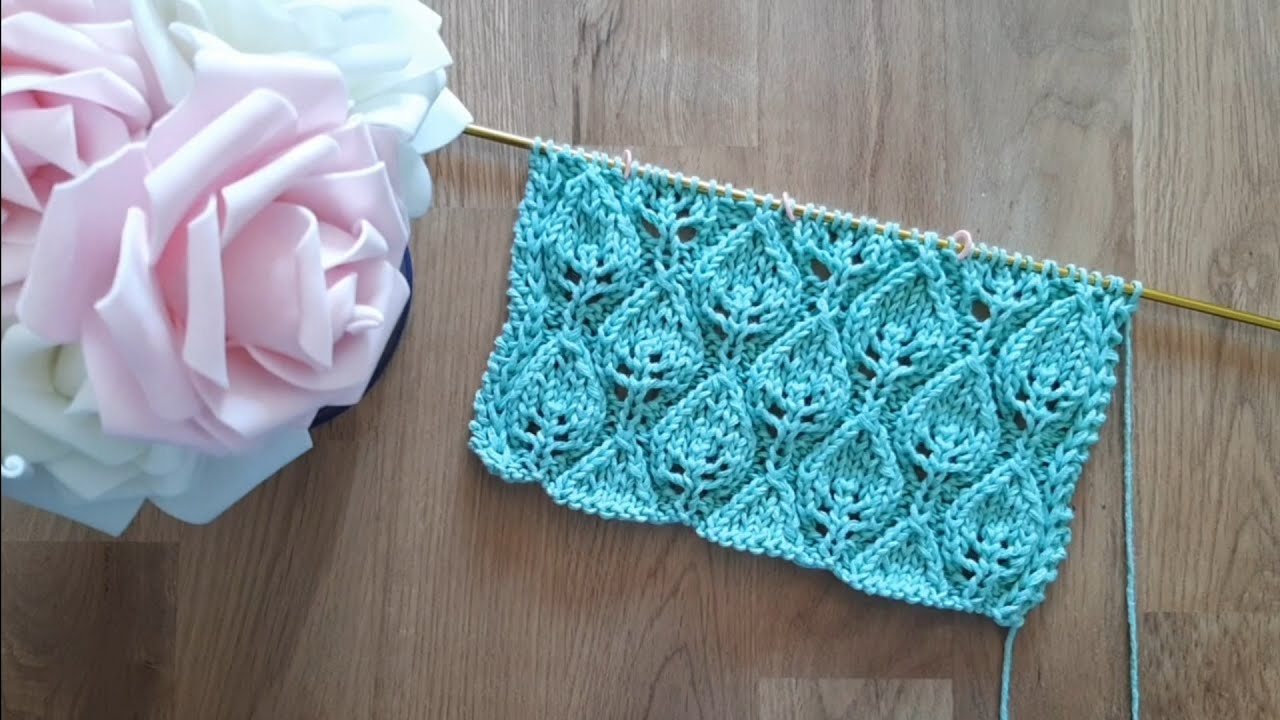 Motivo foglie in 3D ai ferri n° 220 / 3D knitted leaves / Hojas tejidas en 3D a dos agujas