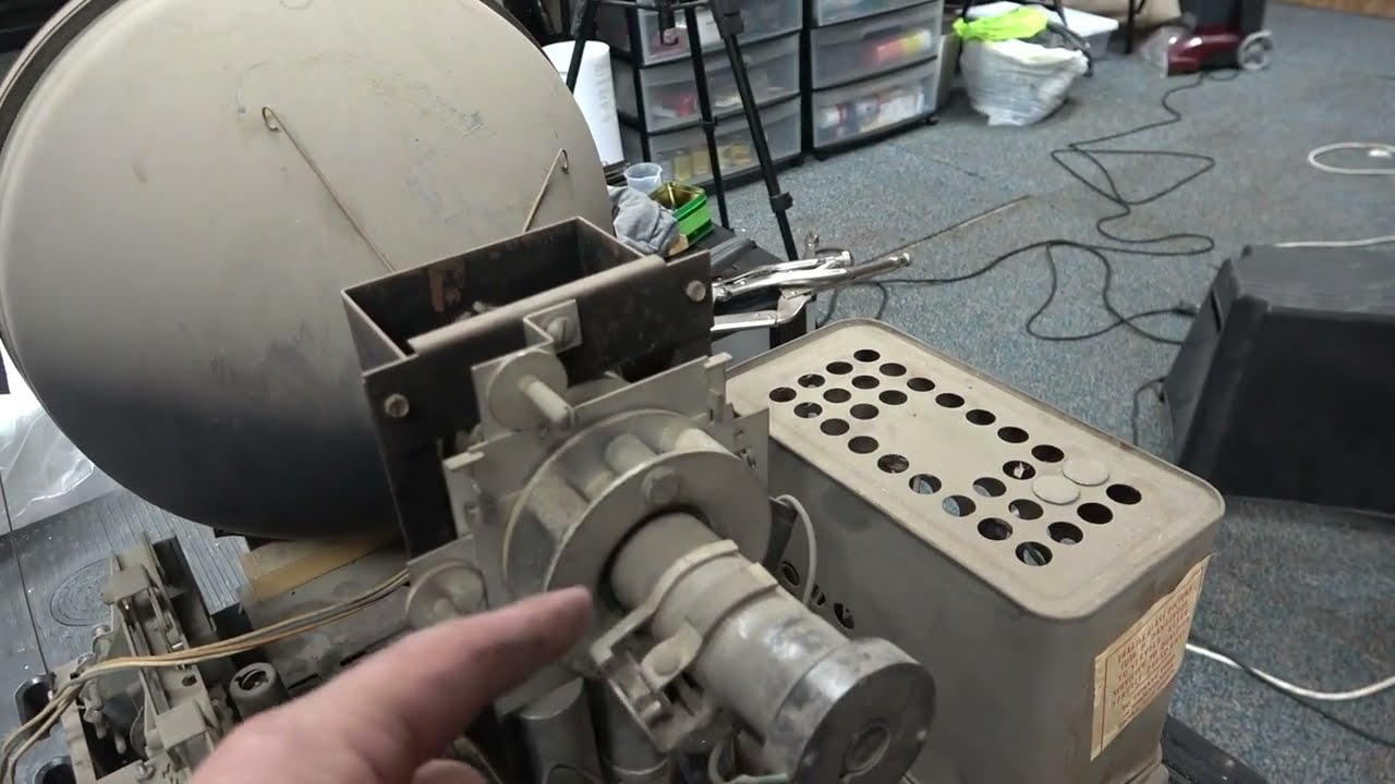 1949 Raytheon m-1105 TV Part 2
