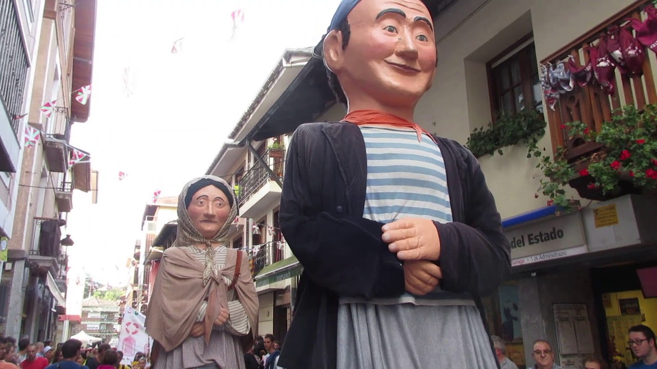 GIGANTES EN LAS FIESTAS DE UGAO MIRAVALLES DE 2018