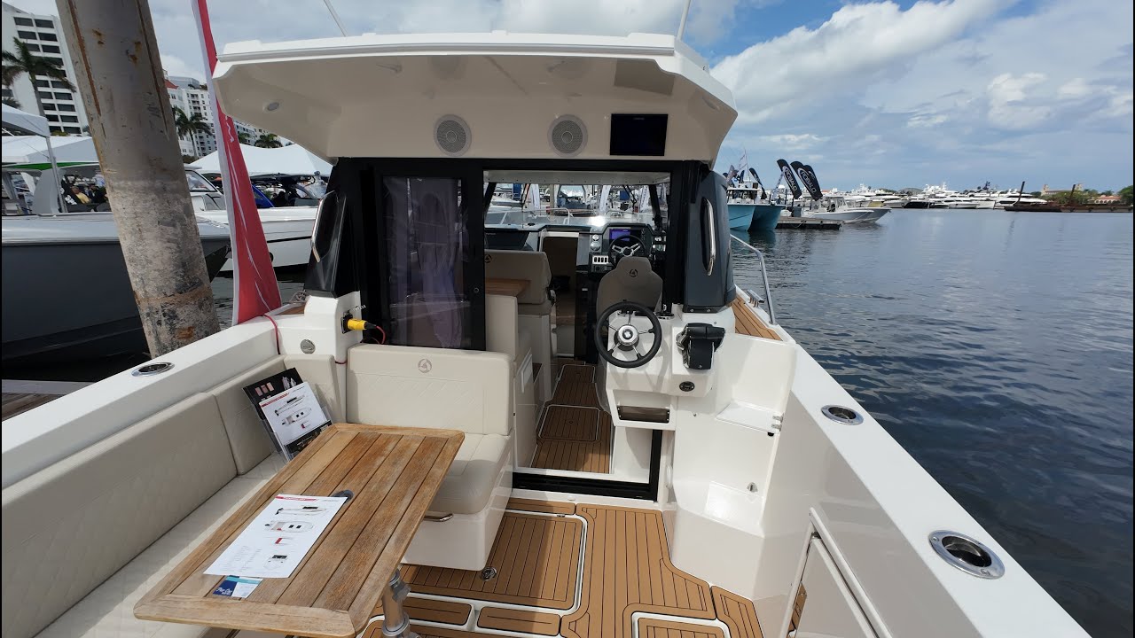 Skammender 920 Explorer: The Ultimate Adventure Boat You NEED to See!