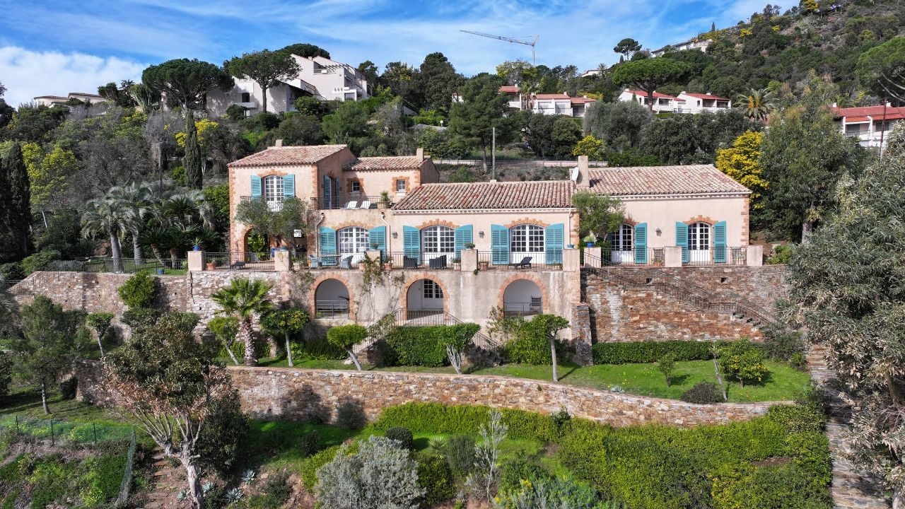 MAISON/VILLA - RAYOL-CANADEL-SUR-MER