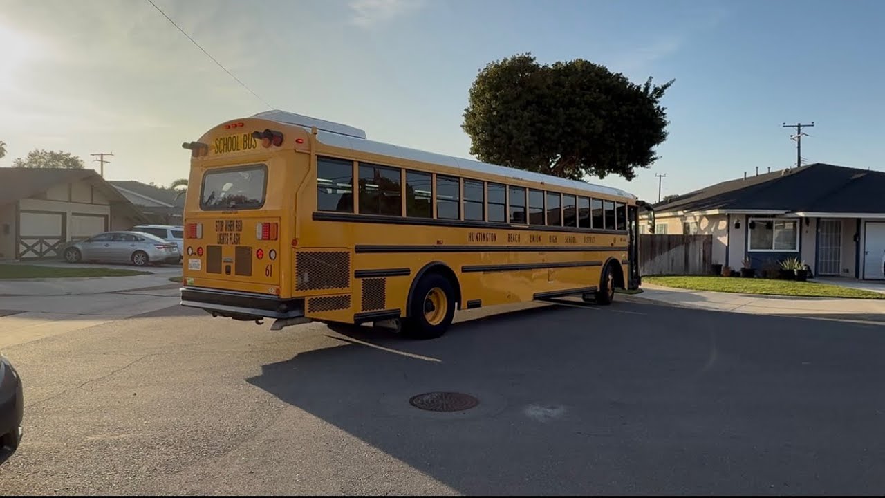 [CHRISTMAS UPDATE] Bus 61, Leaving from the houses.