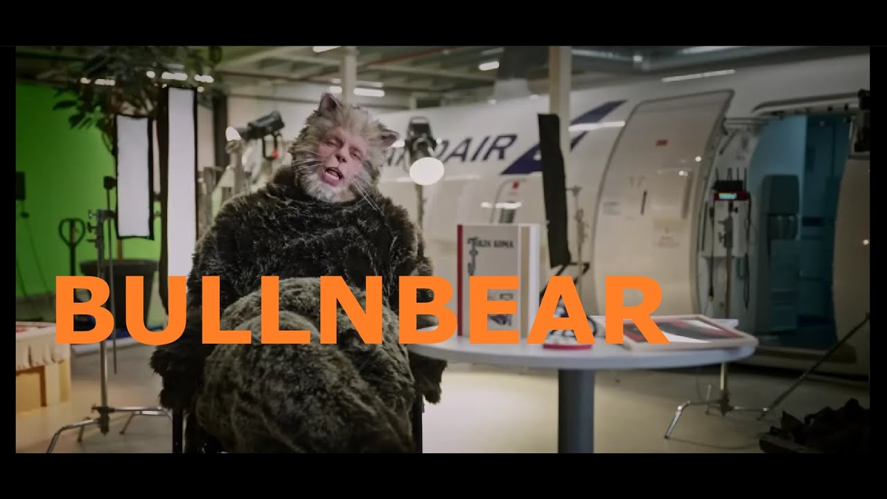 The Icelandic Yule Cat's Roast of Art Icelandair 2025 commercial