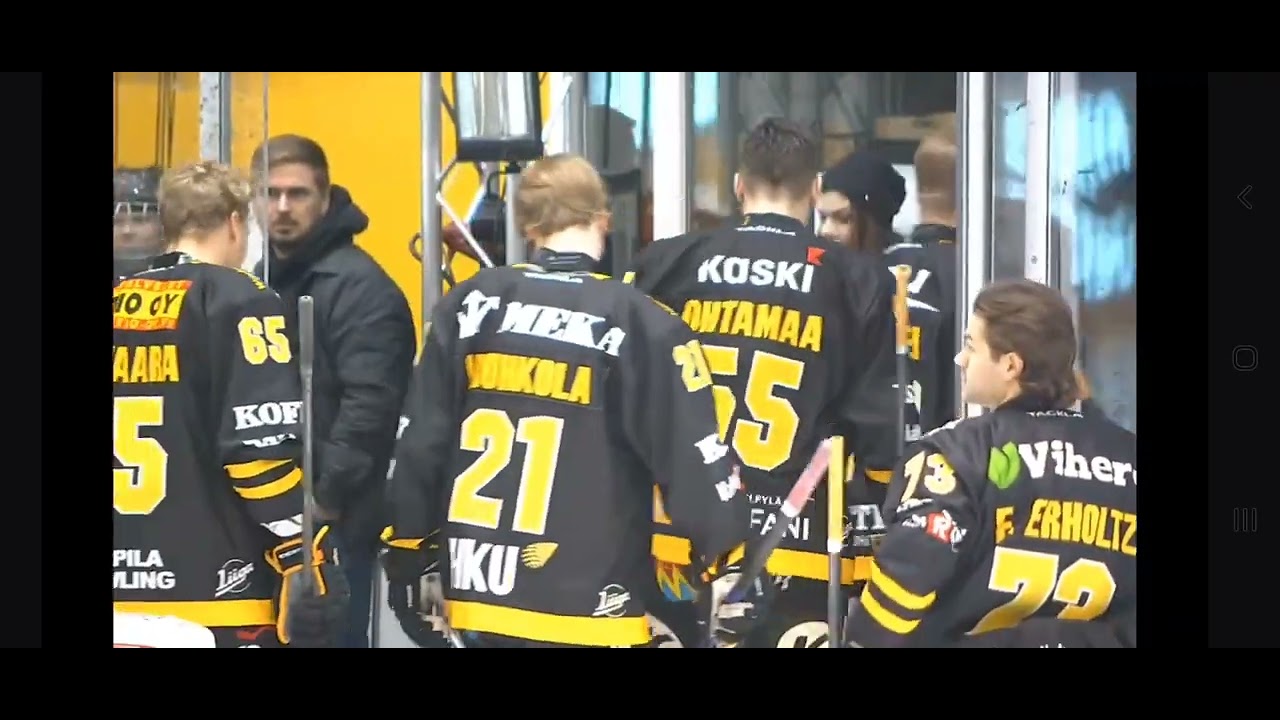 Oulussa IFK-fanit sekoilee soihtujen kanssa katsomossa | Halli täynnä savua ja peli viivästyy
