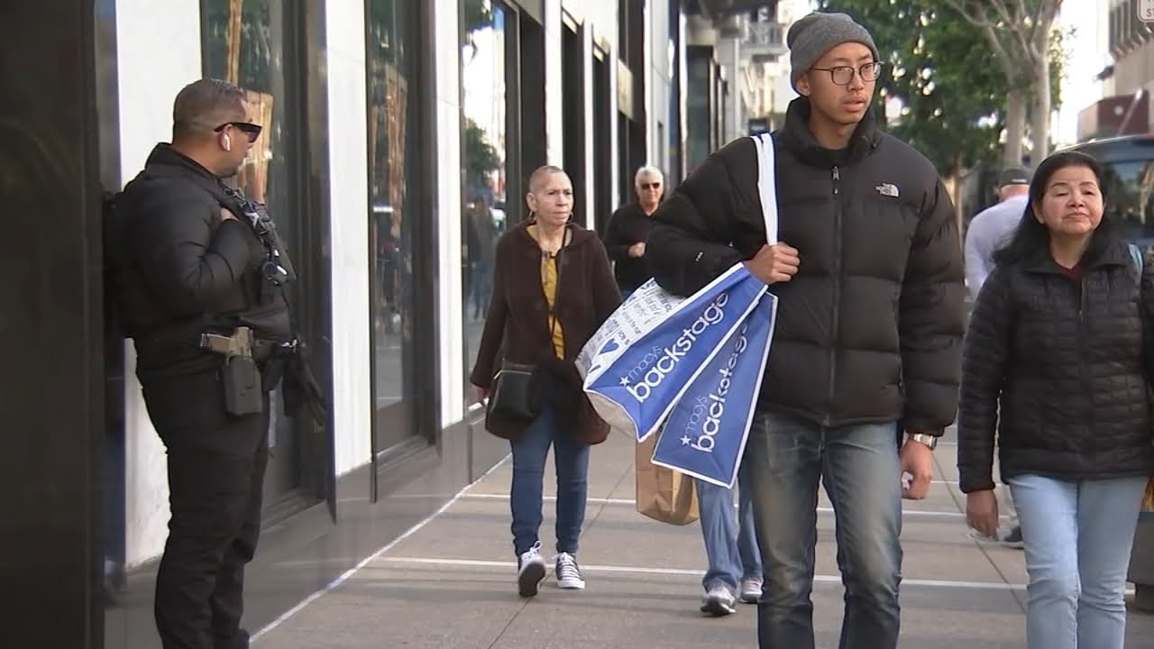 Black Friday shoppers flock to SF's Union Square, soaking in holiday traditions