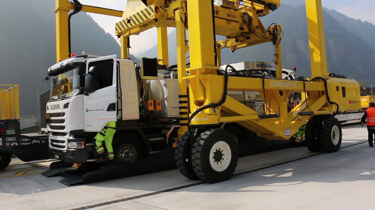 Verladung LKW auf Zug