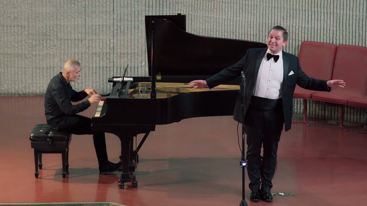 'Der Vogelfänger bin ich ja...' Mozart.'Die Zauberflöte' -- Ilya Silchukou
