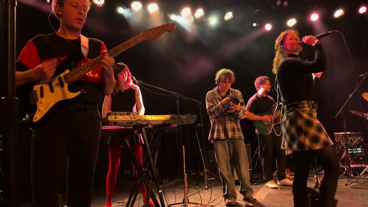 TOPS - Seven Minutes (Live @ The Roxy)