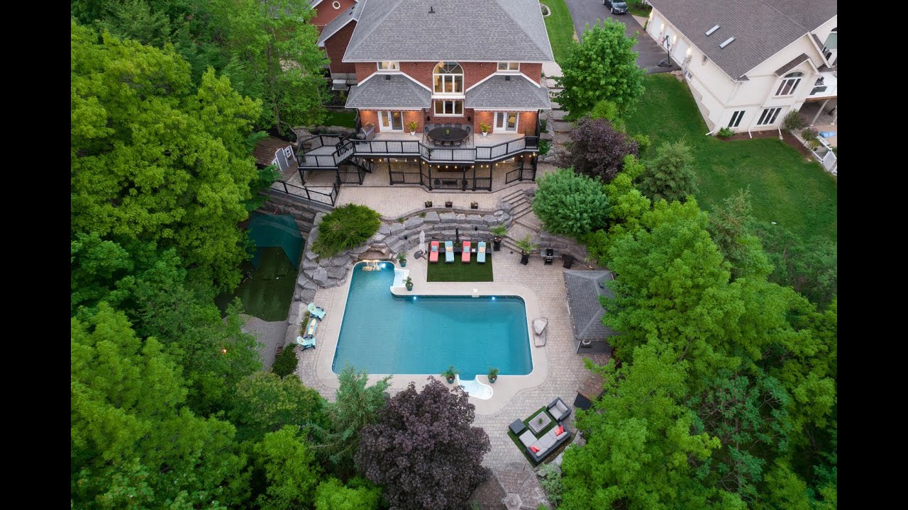 SOLD - 18 Bridal Trail • Midhurst • ON • Listed by Cecilia DeFreitas