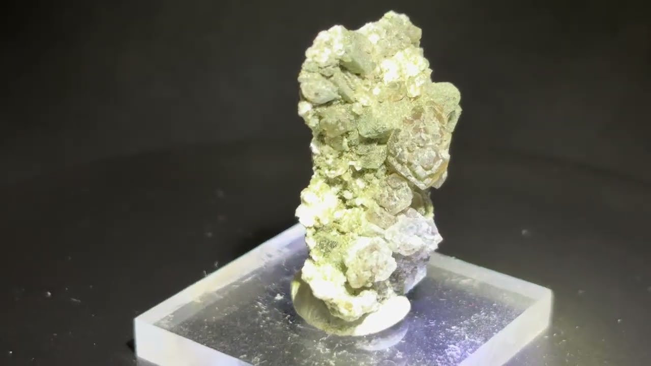 Minerals #758: Quartz, Smoky, Miage Glacier, Italy. 1000円マルシェ in さいたま. 2025.12. 7.
