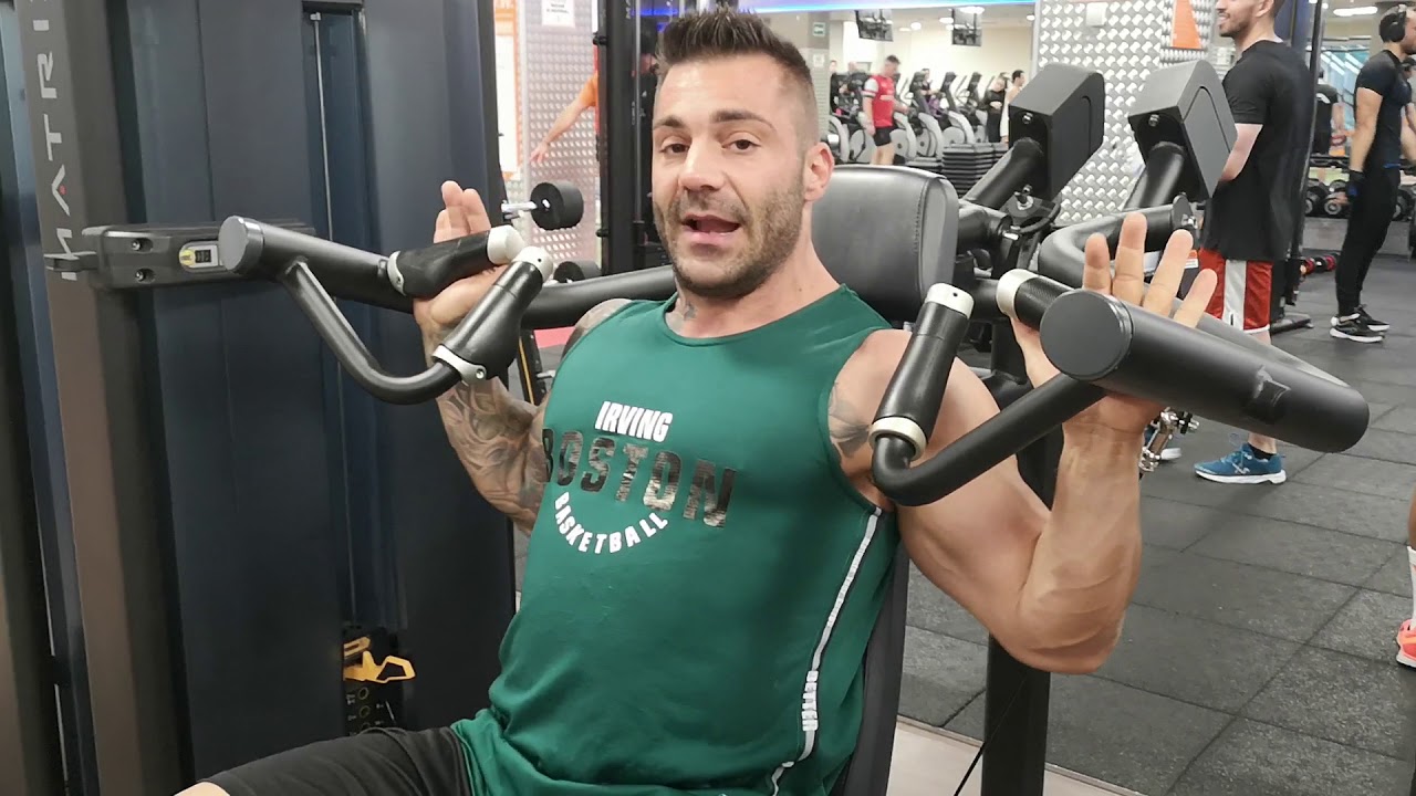 PRESS DE HOMBRO EN MÁQUINA