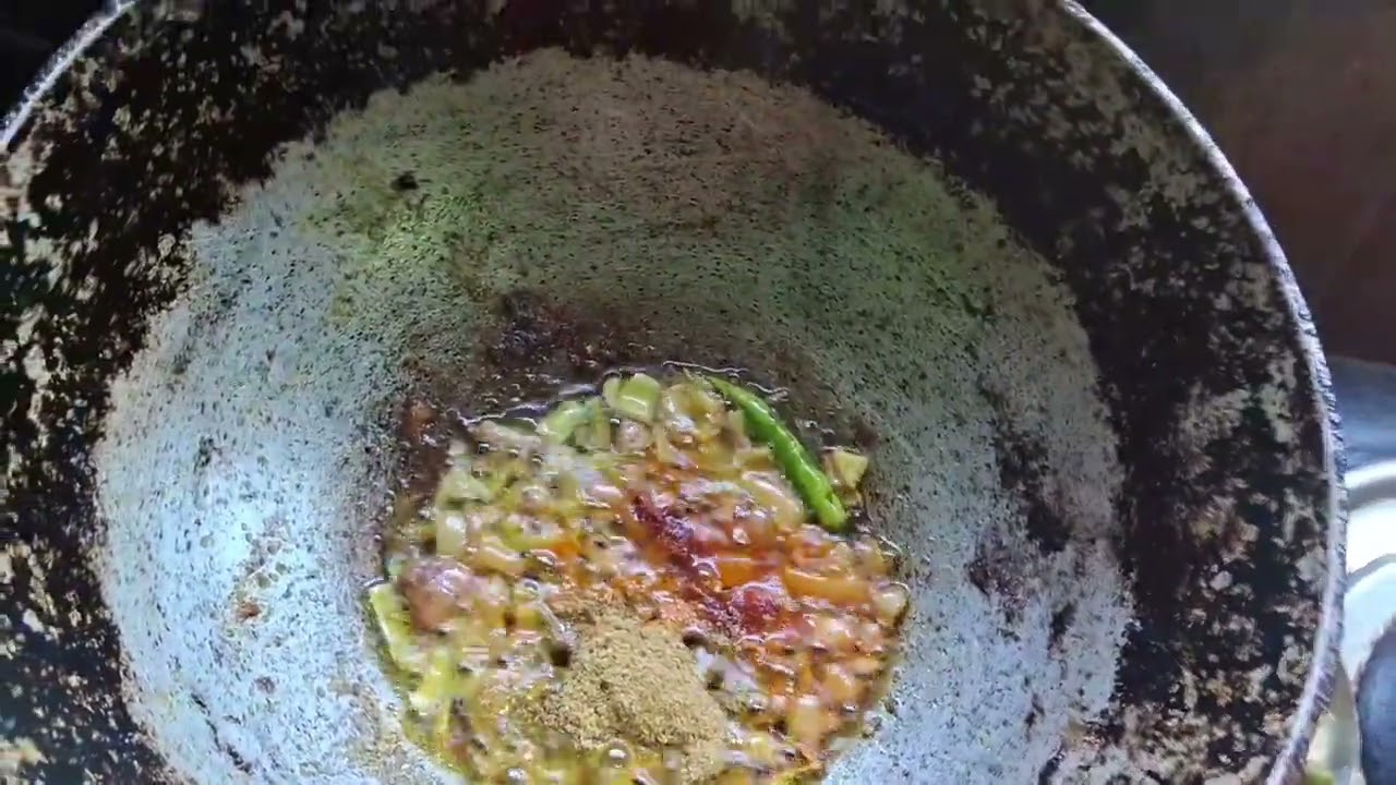Bengali style rui Macher Jhol recipe Try kore dakben .Please Like and subscribe and share 🥘