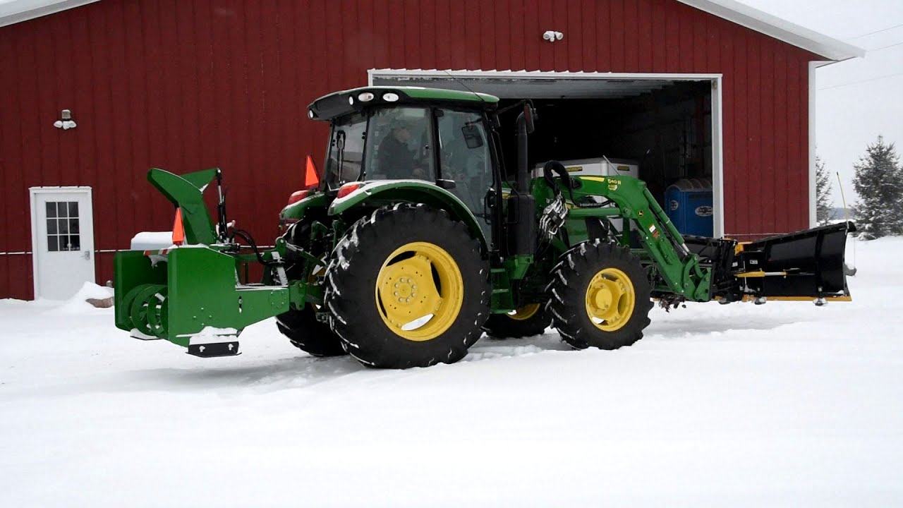 John Deere 5090r Snow Plowing the Farm Out